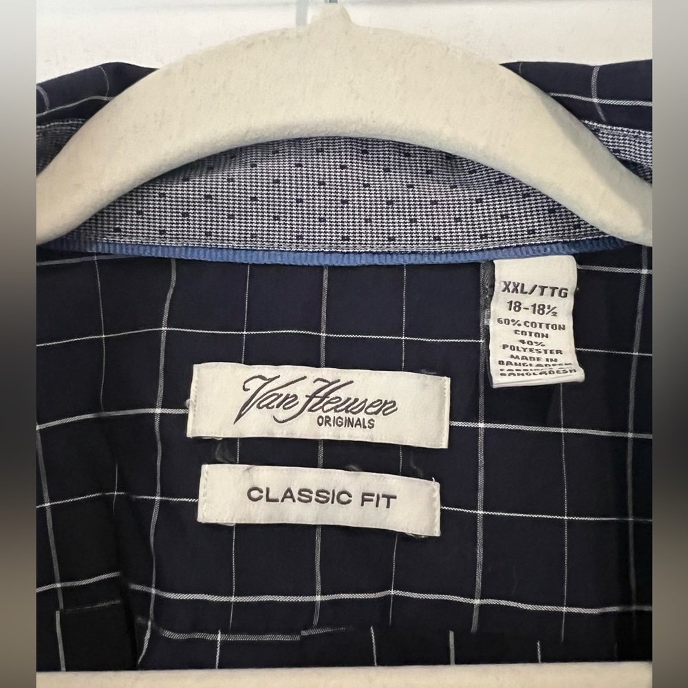 Van Heusen Button Down - Picture 3 of 4